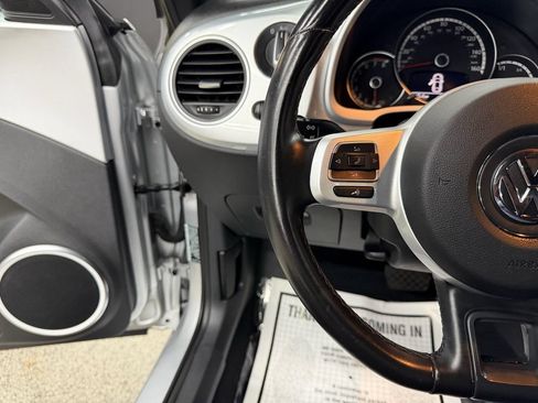 Used 2016 Volkswagen Beetle 1.8T S FWD image 25