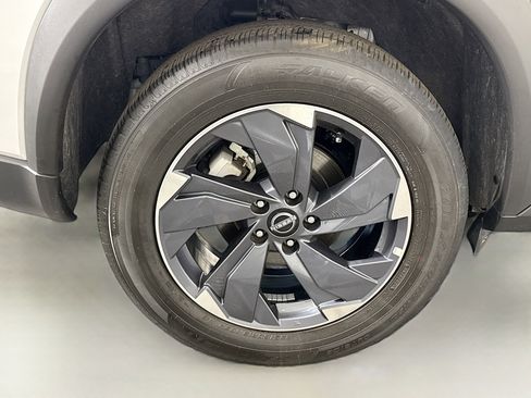 Used 2025 Nissan Rogue SV image 33