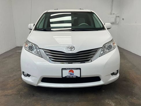 Used 2014 Toyota Sienna XLE w/ Entertainment Package AWD/4WD image 2