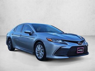 Used 2022 Toyota Camry LE FWD video 3