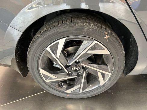 New 2026 Hyundai Elantra Limited FWD image 9
