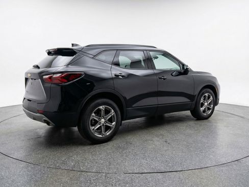 Used 2025 Chevrolet Blazer LT image 9