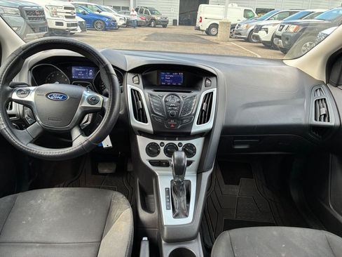 Used 2012 Ford Focus SE FWD image 25