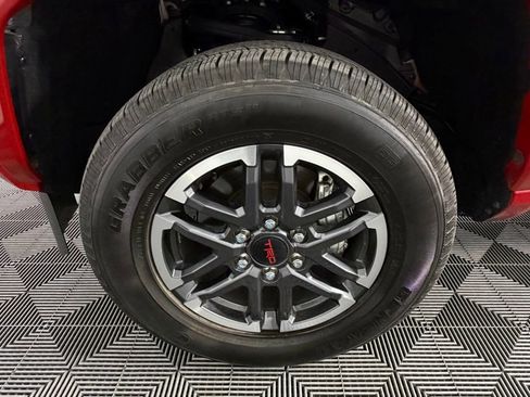 Used 2025 Toyota Tacoma TRD Sport image 12