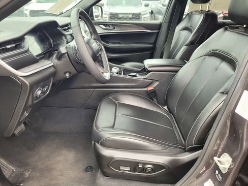 Used 2024 Jeep Grand Cherokee L Limited w/ Luxury Tech Group II AWD/4WD image 14