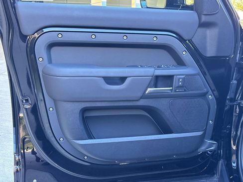 Used 2025 Land Rover Defender 110 S image 21