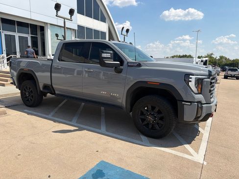 Used 2024 GMC Sierra 2500 AT4 w/ AT4 Premium Plus Package AWD/4WD image 9