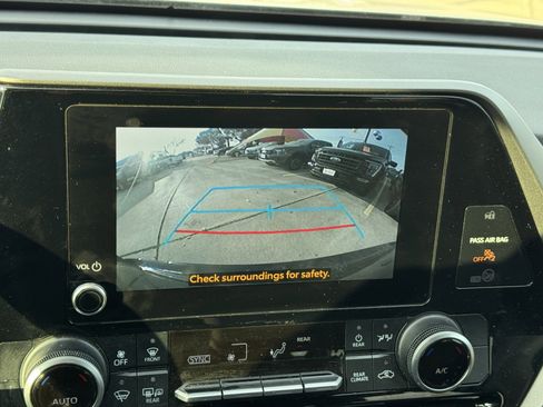 Used 2023 Toyota Highlander LE image 27