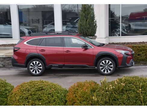 Used 2023 Subaru Outback Limited image 3