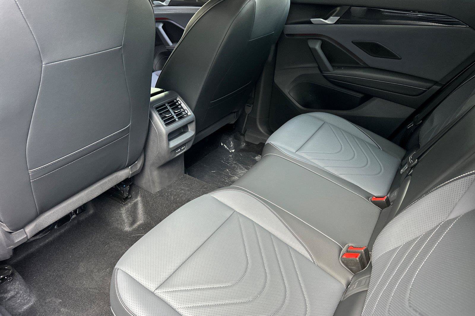 New 2026 Volkswagen Tiguan SE R-Line FWD image 11