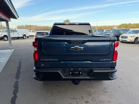 Used 2022 Chevrolet Silverado 1500 Custom Trail Boss AWD/4WD image 17
