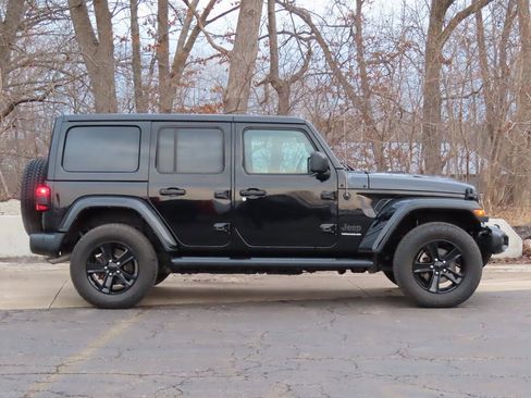 Used 2023 Jeep Wrangler Sahara image 2