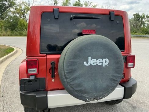 Used 2011 Jeep Wrangler Sahara w/ Connectivity Group AWD/4WD image 10