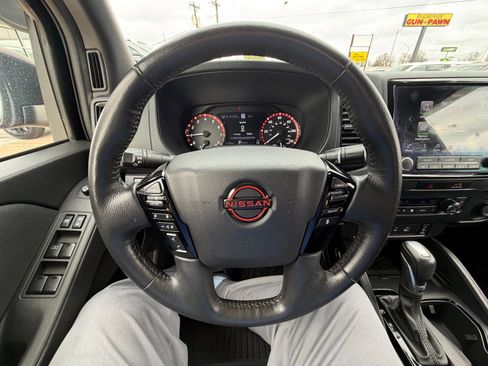 Used 2022 Nissan Frontier PRO-4X w/ Pro-4X Premium Package image 11