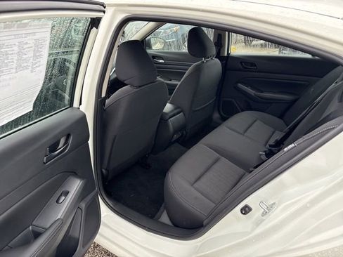 Used 2025 Nissan Altima 2.5 SV image 12