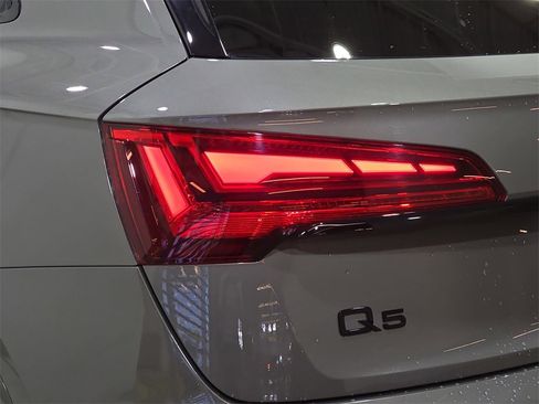 Used 2023 Audi Q5 2.0T Premium Plus w/ Premium Plus Package image 38