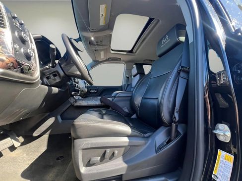 Used 2018 Chevrolet Silverado 1500 LTZ Z71 w/ Realtree Edition image 12