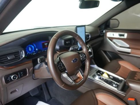 Used 2023 Ford Explorer King Ranch w/ Technology Package AWD/4WD image 17