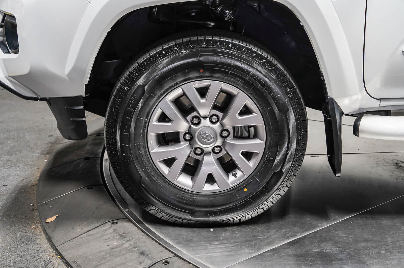 Certified 2016 Toyota Tacoma SR5 w/ SR5 Appearance Package (SN) RWD image 9