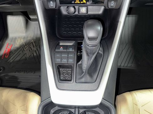 Certified 2025 Toyota RAV4 XLE AWD/4WD image 30