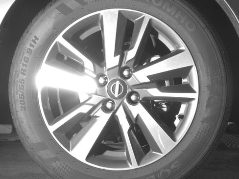 Used 2025 Nissan Versa SV image 13