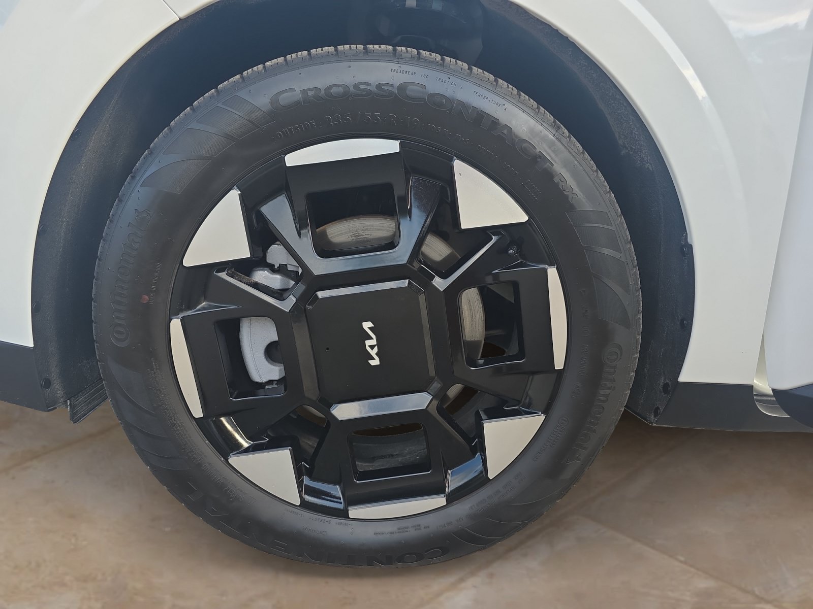Certified 2026 Kia Carnival EX FWD image 28