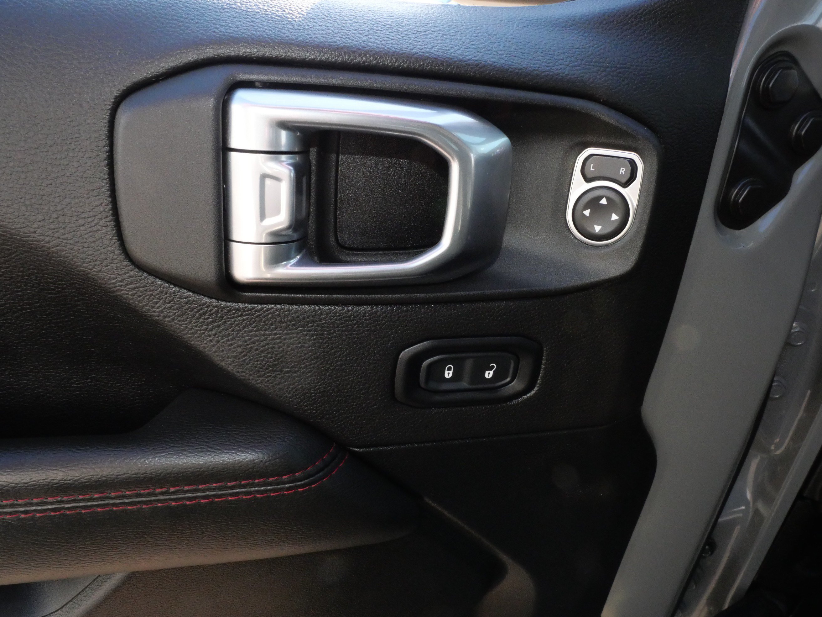 Used 2022 Jeep Wrangler Unlimited Rubicon w/ LED Lighting Group AWD/4WD image 19