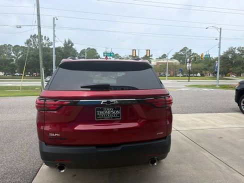 Used 2023 Chevrolet Traverse RS FWD image 5