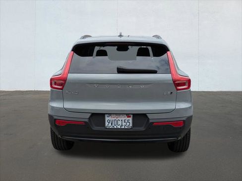 Used 2025 Volvo XC40 B5 Ultra w/ Climate Package image 4