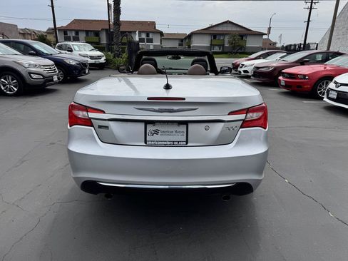 Used 2011 Chrysler 200 Touring FWD image 3