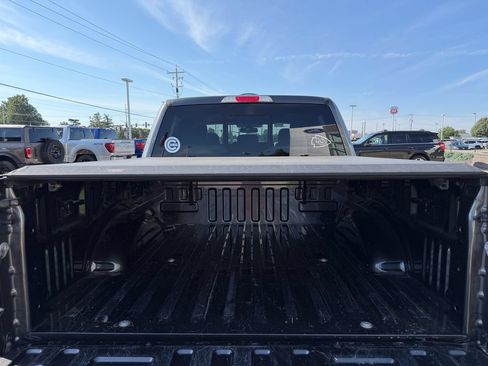 Used 2017 Ford F150 Platinum w/ Equipment Group 701A Luxury AWD/4WD image 12