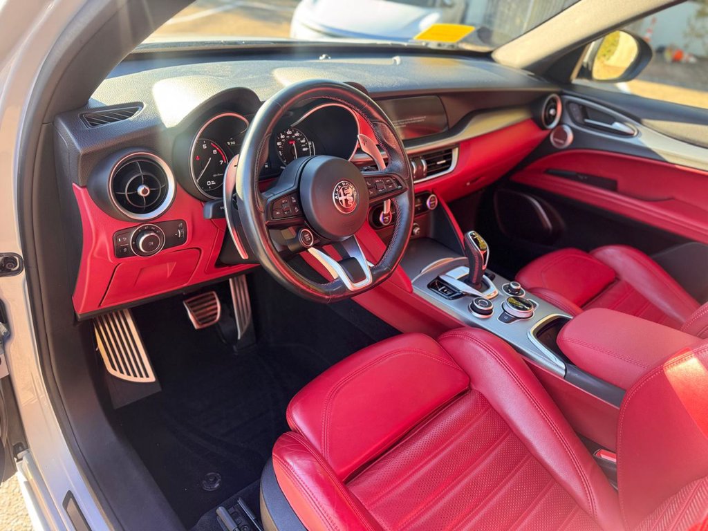 Used 2020 Alfa Romeo Stelvio Ti Sport w/ Quick Order Package 22S Sport AWD/4WD image 13