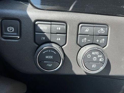 Used 2025 Chevrolet Silverado 1500 ZR2 image 24