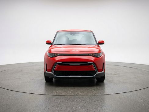 Used 2025 Kia Soul LX w/ LX Technology Package image 2