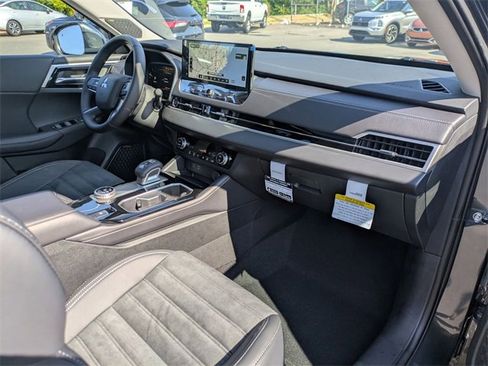 New 2025 Mitsubishi Outlander SE image 36