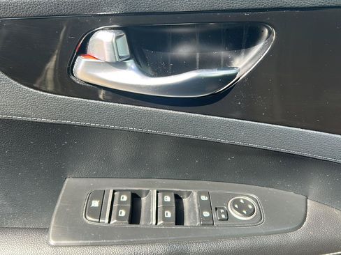 Used 2019 Kia Forte S FWD image 9