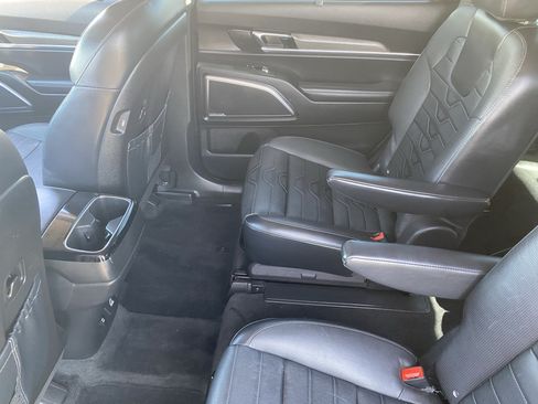 Used 2022 Kia Telluride SX w/ SX Prestige Package AWD/4WD image 16