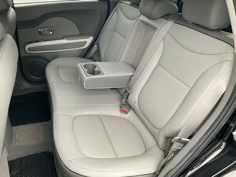 Used 2018 Kia Soul EV + w/ Sun & Fun Package image 41