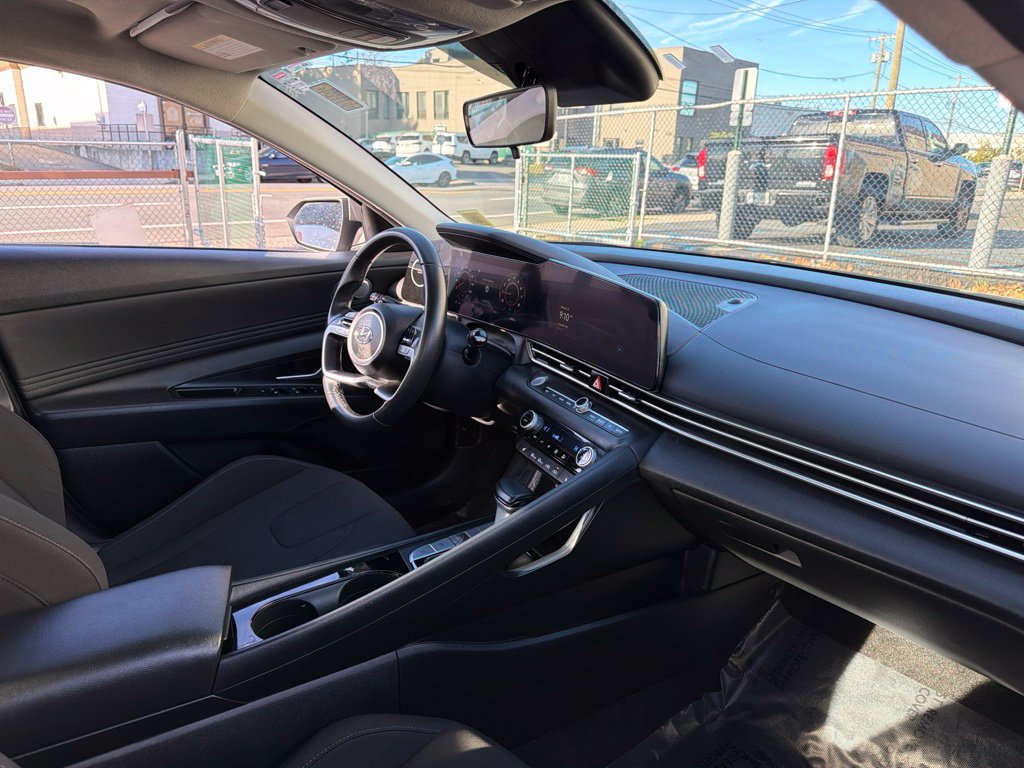 Used 2023 Hyundai Elantra SEL w/ Convenience Package FWD image 15