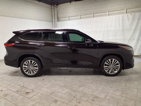 Used 2022 Toyota Highlander Platinum image 10