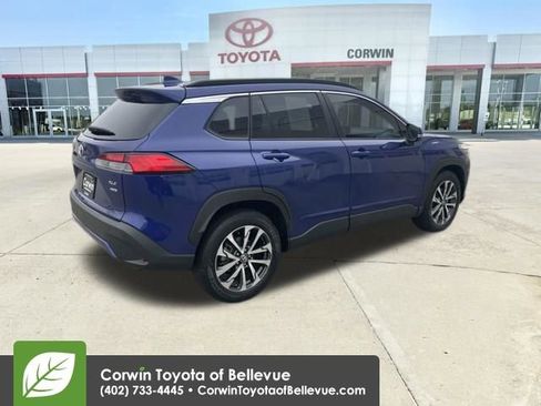 Used 2023 Toyota Corolla Cross XLE w/ Convenience Package image 5