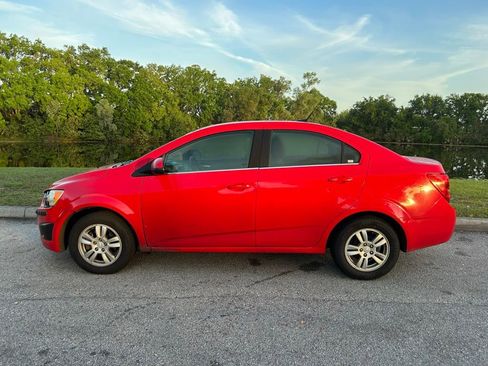 Used 2014 Chevrolet Sonic LT image 2