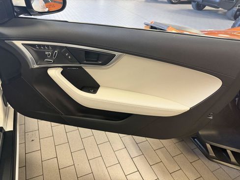 Used 2018 Jaguar F-TYPE Convertible RWD image 28