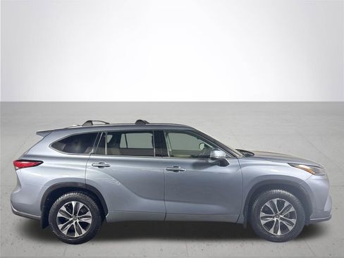 Used 2021 Toyota Highlander XLE image 5