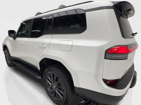 Used 2024 Lexus GX 550 w/ Cold Area Package image 10