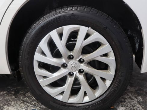 Used 2018 Toyota Corolla LE FWD image 31