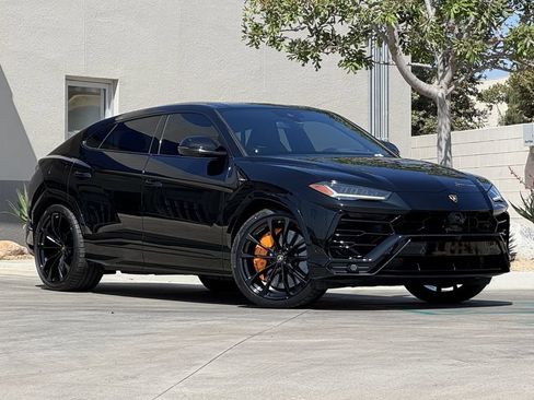 Used 2020 Lamborghini Urus AWD/4WD image 2