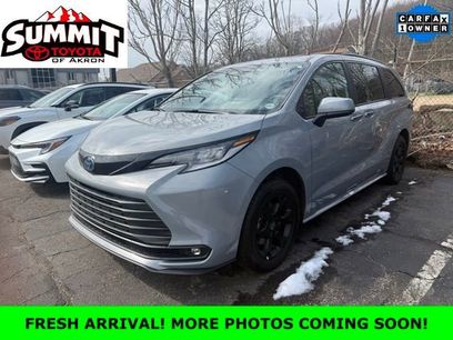 Used 2025 Toyota Sienna XLE Woodland Edition