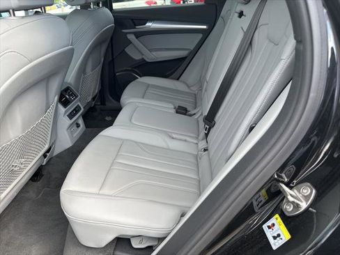 Certified 2025 Audi Q5 2.0T Premium w/ Convenience Plus Package image 15