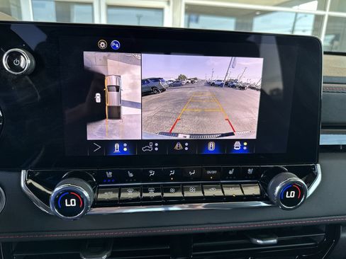 Certified 2025 Chevrolet Colorado Z71 w/ Technology Package AWD/4WD image 15